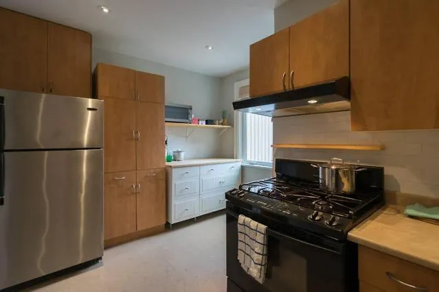 Homestay Spacious Room With Ensuite Bathroom Near Subway, Koreatown & Uoft Toronto