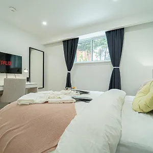  Homestay With Working Space, Equipped Kitchen, Comfortable Bed